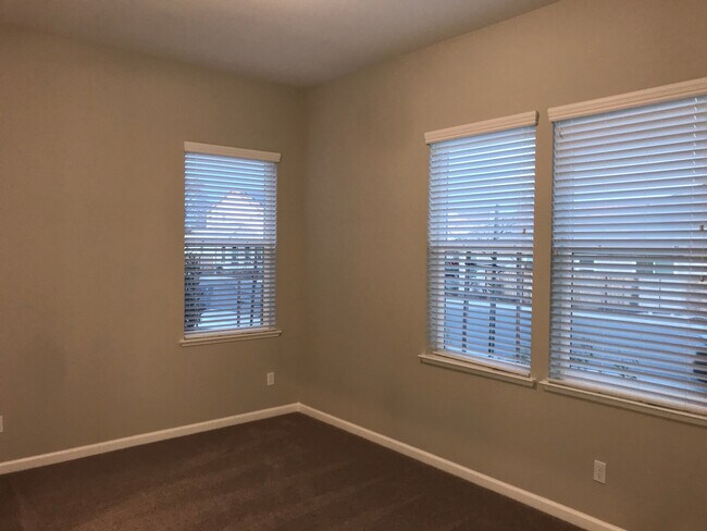 Building Photo - Stunning Like-New Rocklin One Story Home