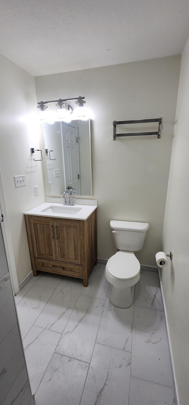 Building Photo - 6054 Southbay Dr