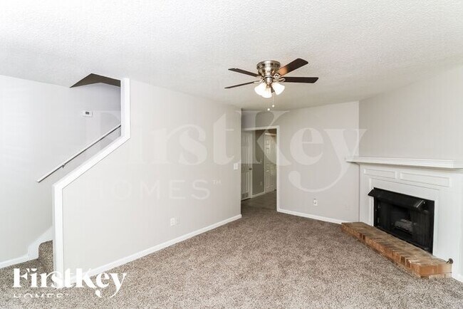 Building Photo - 3705 Acorn Dr