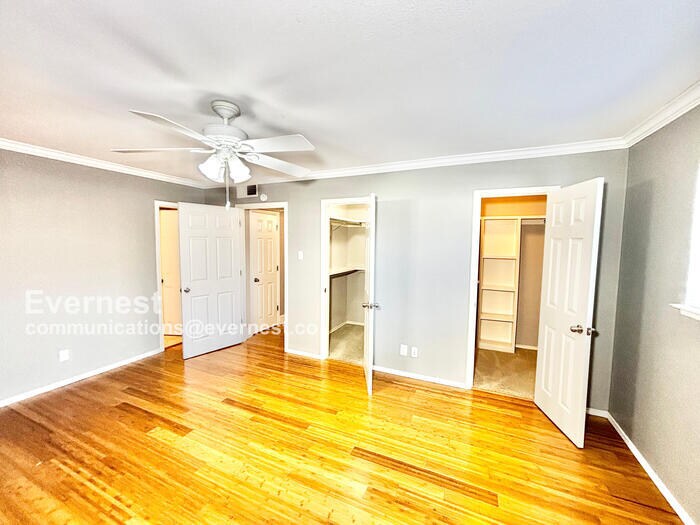 Building Photo - 7807 Meadow Park Dr