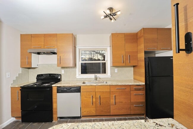 Building Photo - 1981 Brannen Rd SE