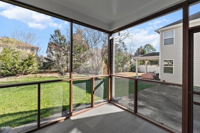 Building Photo - 5023 Lake Grove Blvd