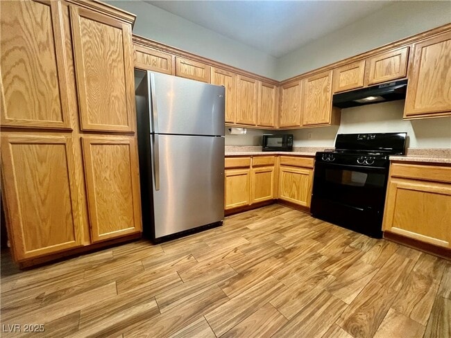 Building Photo - 1324 Sun Village Ave