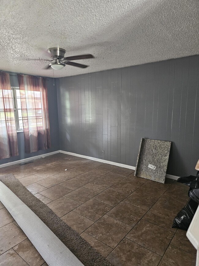 Building Photo - 409 S 190th E Ave