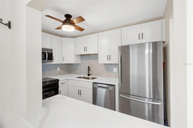 Building Photo - 5996 Hibiscus Dr