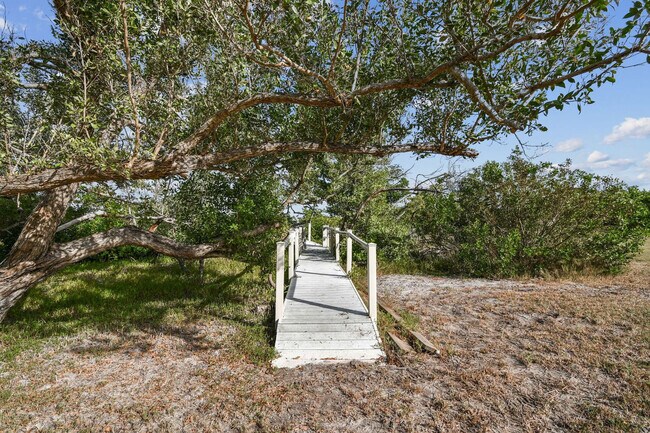 Building Photo - 7745 Manasota Key Rd