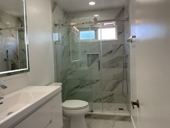 Building Photo - 323 S Broadway