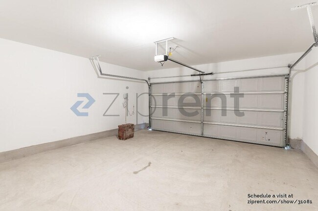 Building Photo - 2301 Four Waters Lp