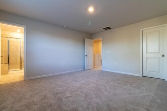 Building Photo - 1056 Shoreside Dr