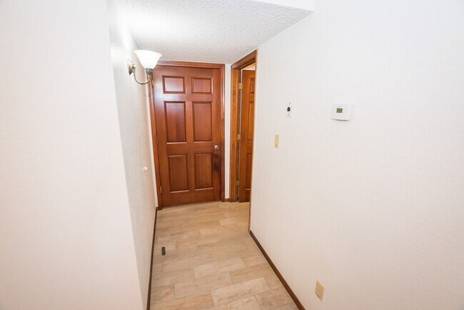Building Photo - Large Home in Quiet Area, 3 Bedroom, 2 Bat...