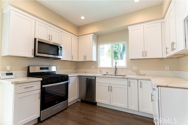 Building Photo - 9246 Cedros Ave