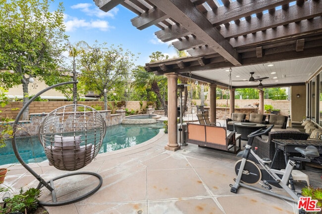 Building Photo - 996 N Antonio Cir