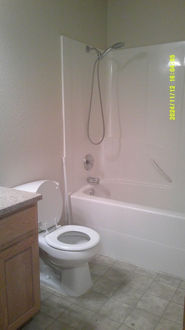 Building Photo - MOVE IN SPECIAL!! Spacious 3 bed 2.5 bath townhouse