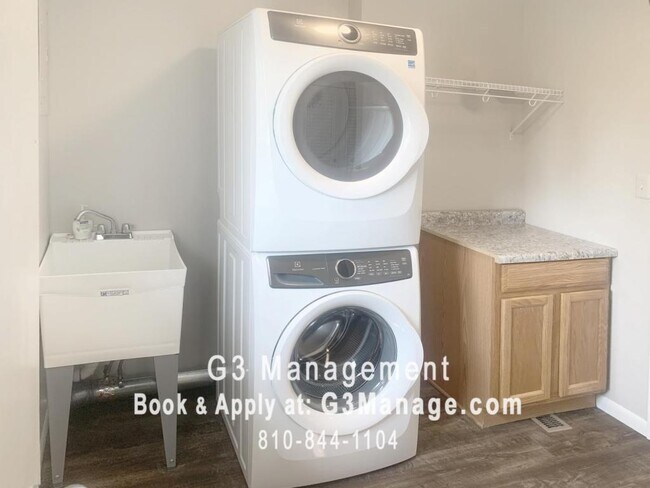 Building Photo - 570 E Marr Rd