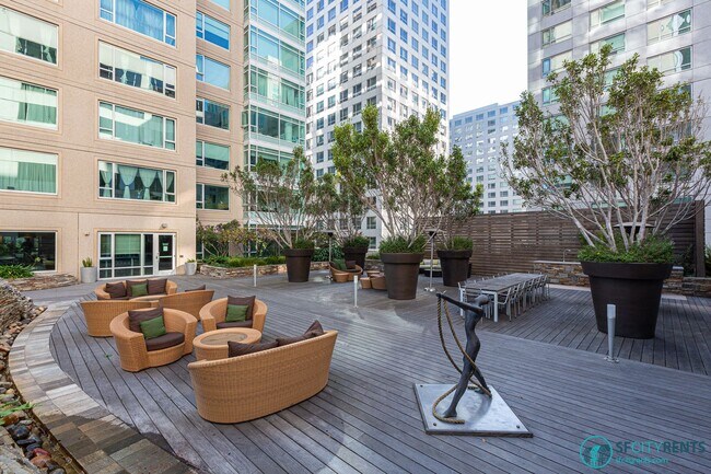 Building Photo - SoMA: Full-Service Building w/ Free Housek...