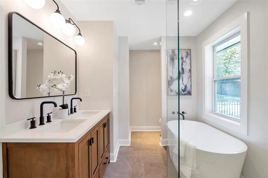 Master bath wide view - 2676 George St NW