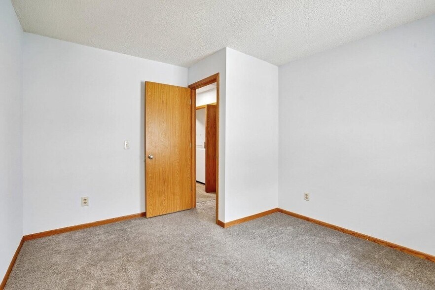 Building Photo - 18669 Clear View Ct