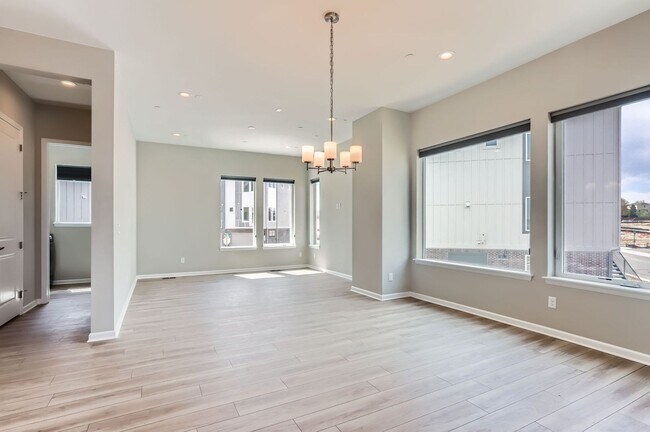 Building Photo - 676 Saddle Dr