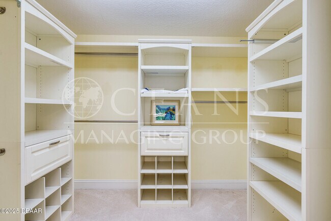 Building Photo - 4650 Links Village Dr