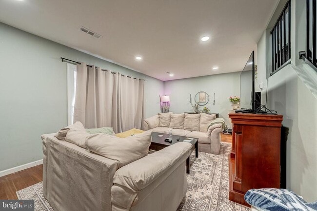 Building Photo - 300 Reneau Way
