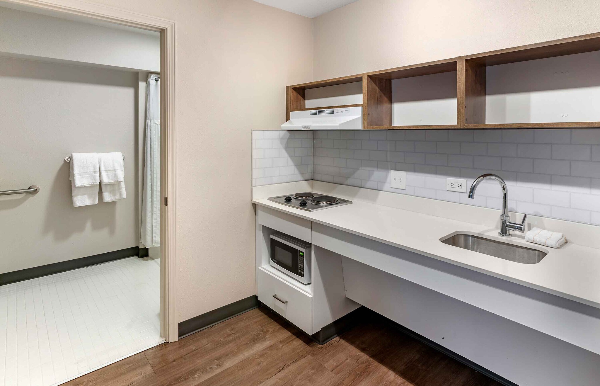 Building Photo - Furnished Studio-San Jose - Airport