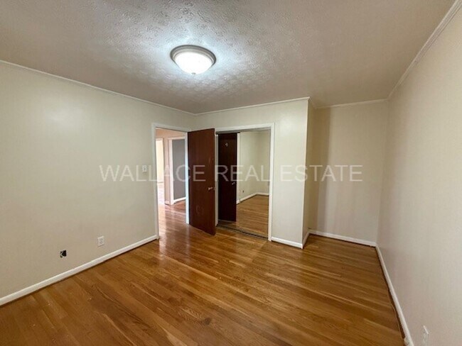 Building Photo - OAK RIDGE: 3 BEDROOM, 2.5 BATH HOME IN EMORY HEIGHTS