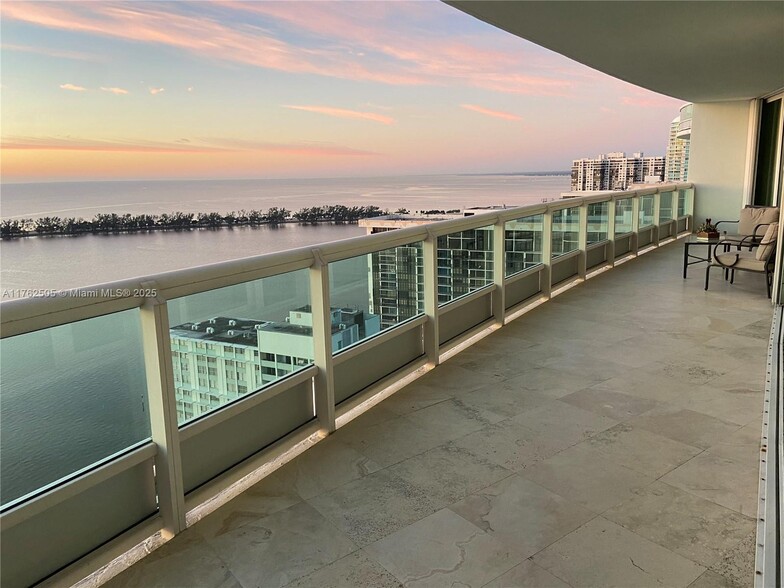 Primary Photo - 1643 Brickell Ave