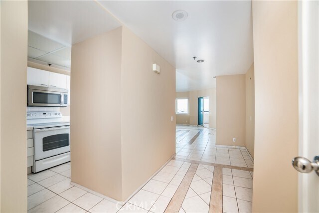 Building Photo - 525 E Seaside Way