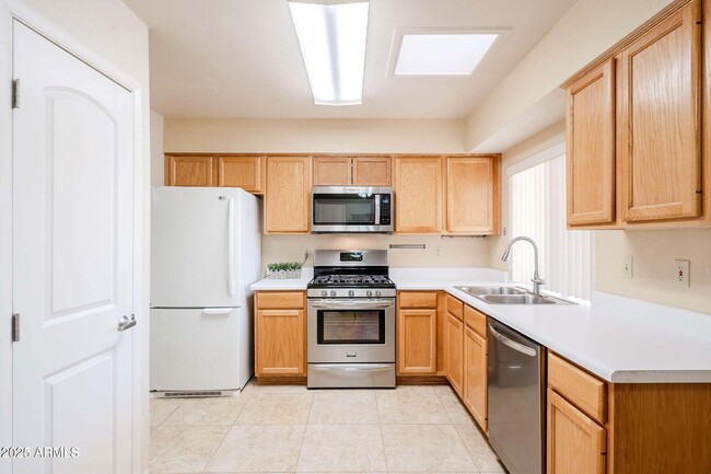 Building Photo - 13611 N Newcastle Dr