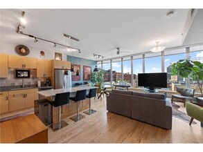 Building Photo - 215 10th Ave S