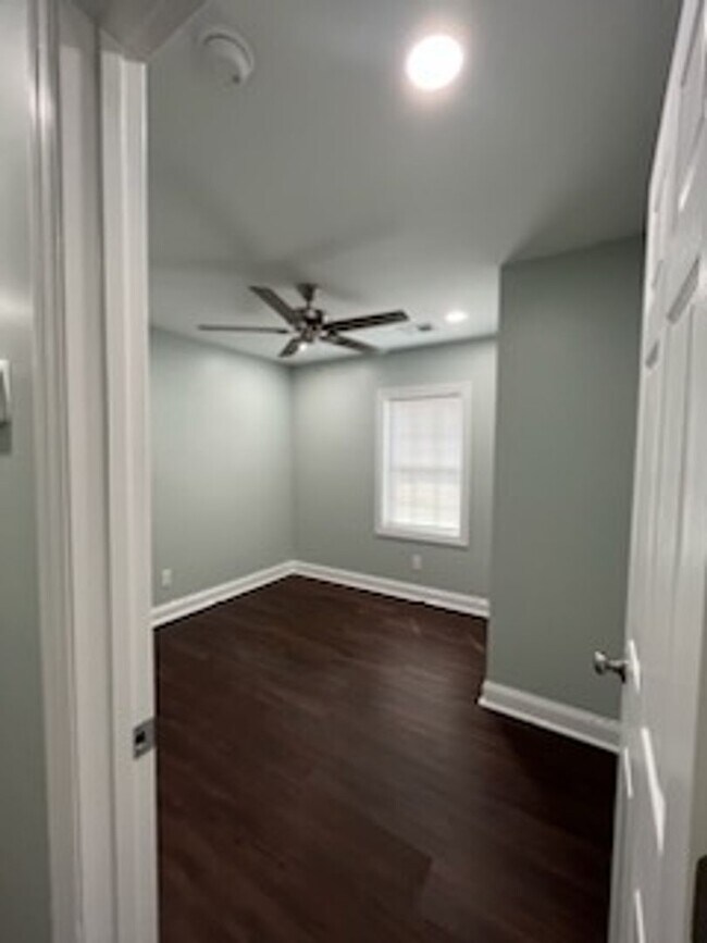 Building Photo - Beautifully Totally Remodeled 3Br 2Ba in G...
