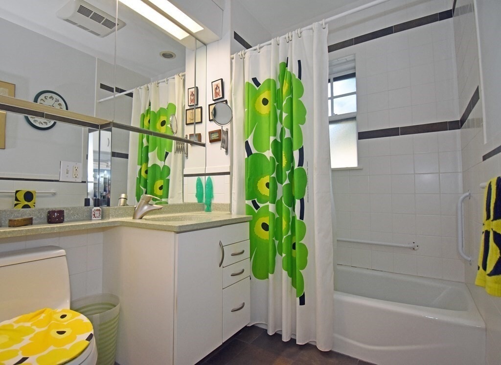 Building Photo - 993 Memorial Dr