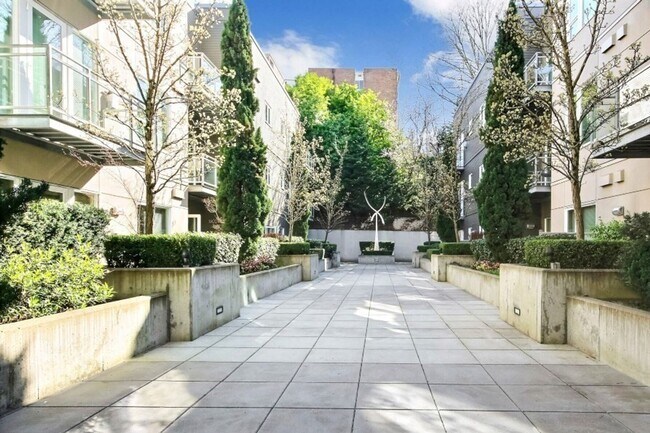 Building Photo - Live by the Lake in the Heart of Downtown ...