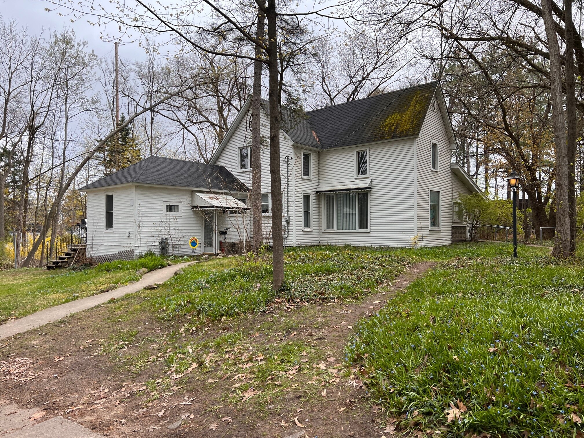 Building Photo - 167 E Seventeenth St