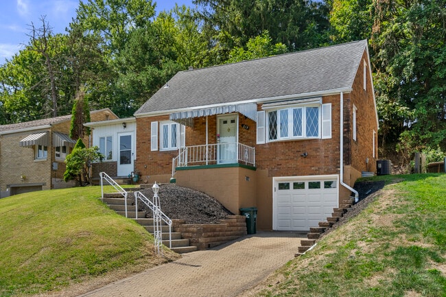 Building Photo - 219 Carmella Dr