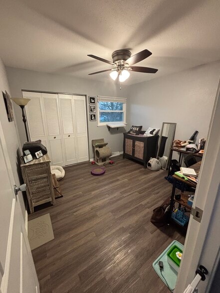 Building Photo - 806 E Sylvan Ave