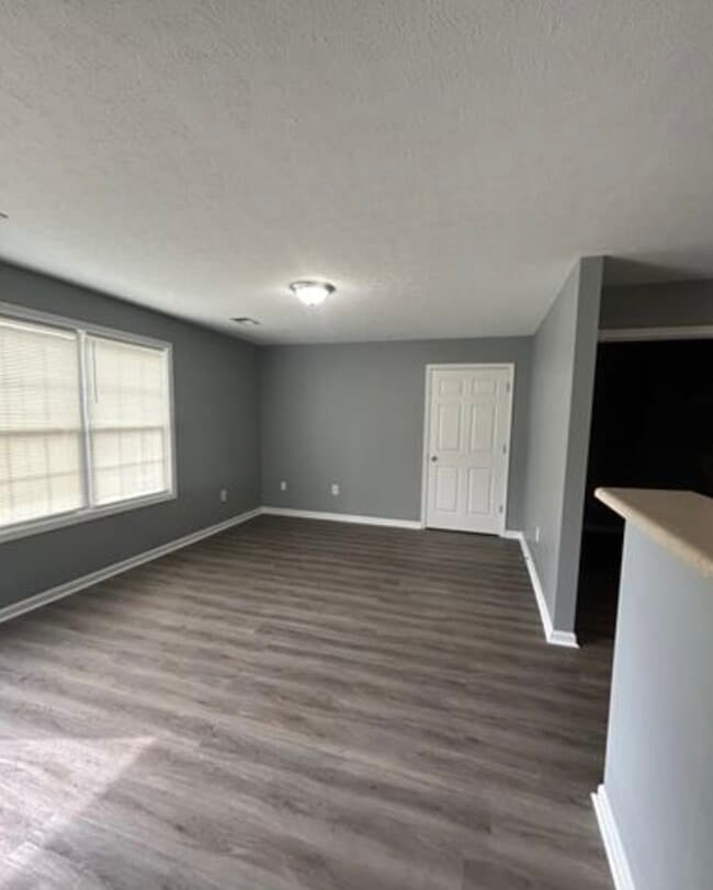 Building Photo - 466 Springfield Rd