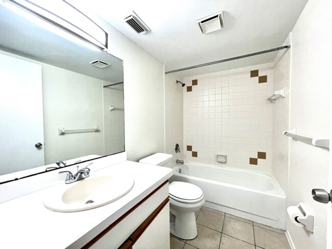 Building Photo - CENTRALLY LOCATED- UPDATED UNFURNISHED ANNUAL RENTAL