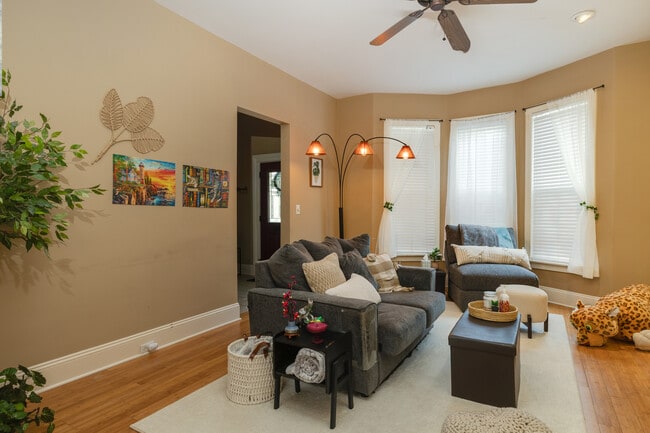 Building Photo - 357 W Clinton St