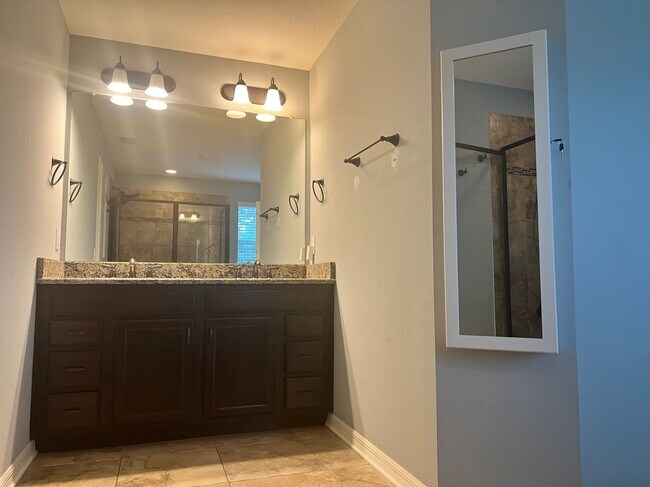 Building Photo - 4/3/2 HOME IN EDINA GARDEN OF EDEN