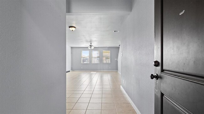 Building Photo - 2435 Ft Baldy Trl