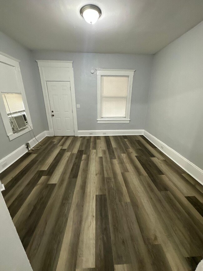 Building Photo - Fully Renovated 2/1 -Single Family Available for Immediate Rent!