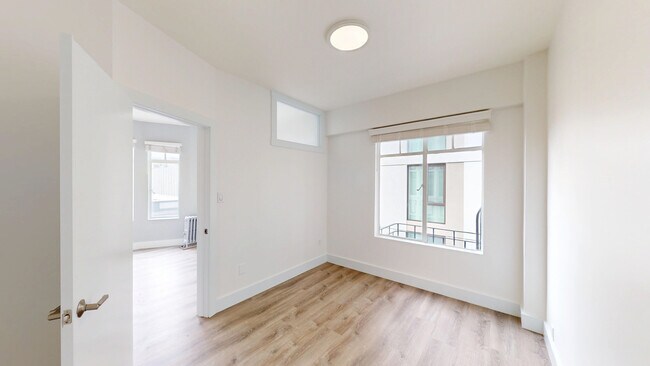 Building Photo - 810 Eddy St