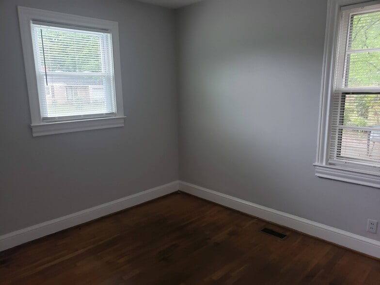 Building Photo - 306 Crosby Cir