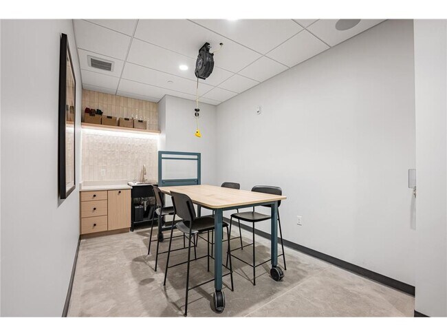 Building Photo - 640 Wisconsin Ave N