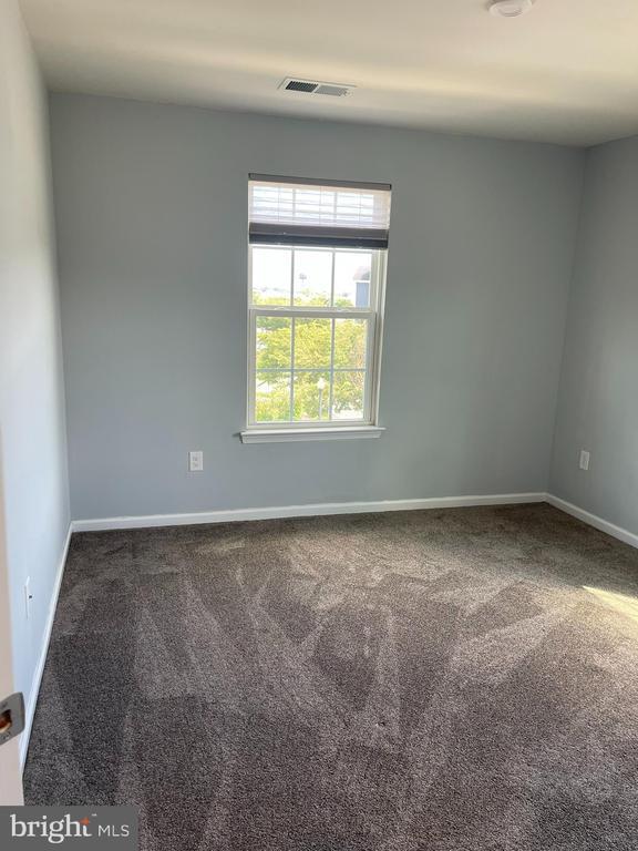 Building Photo - 331 S Parkway Dr