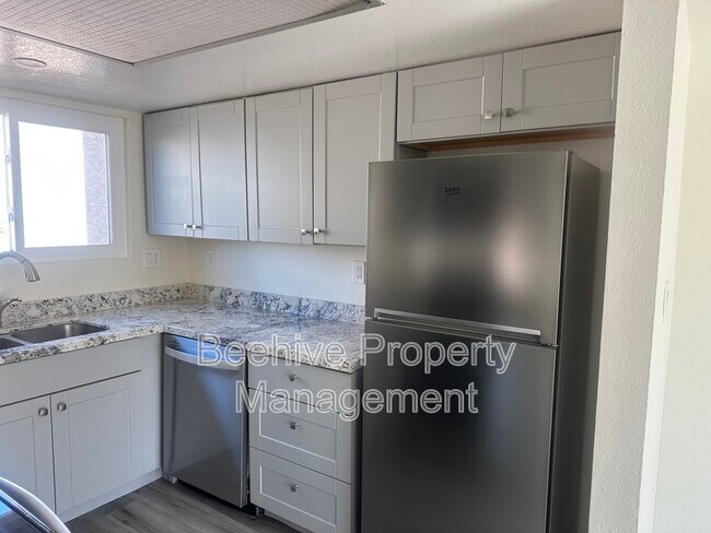 Building Photo - 2732 E Culver St