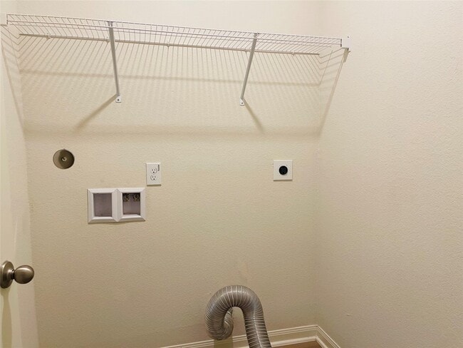 Building Photo - 11042 Hillside Creek Dr