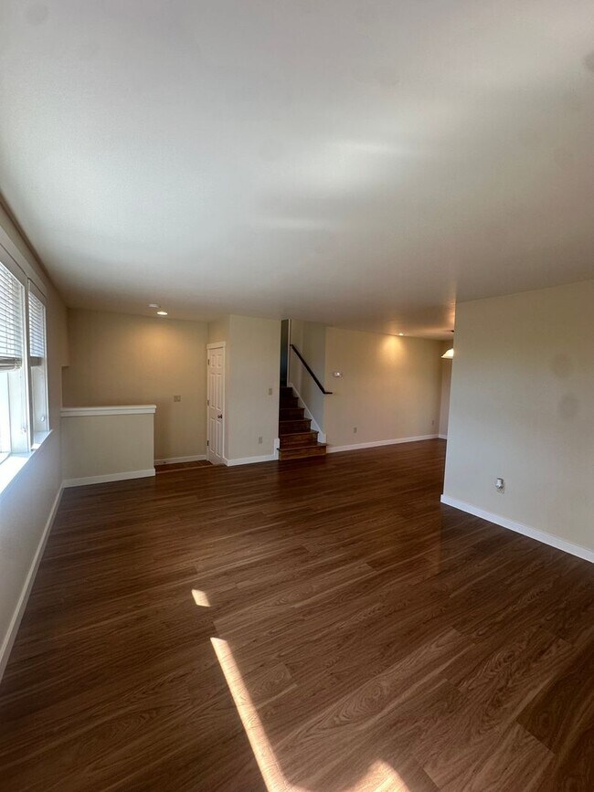 Building Photo - 928 NW Portland Ave