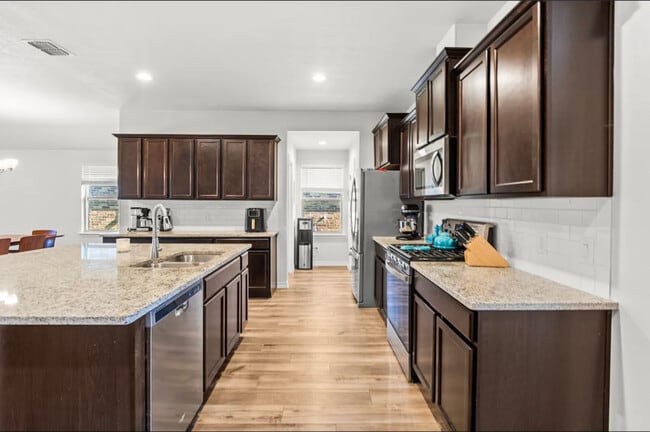 Building Photo - 7302 Star Gazer Dr